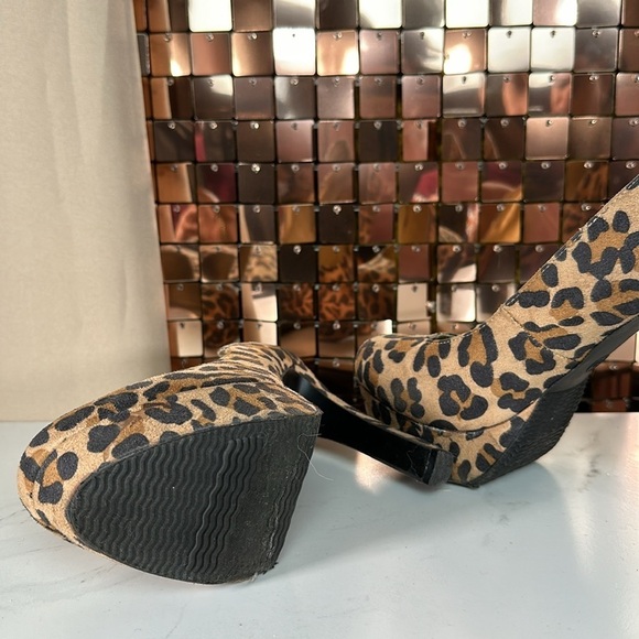 MOSSIMO Tan, Brown, Black Cheetah Print Faux Suede Heels Size 8 - Picture 9 of 10